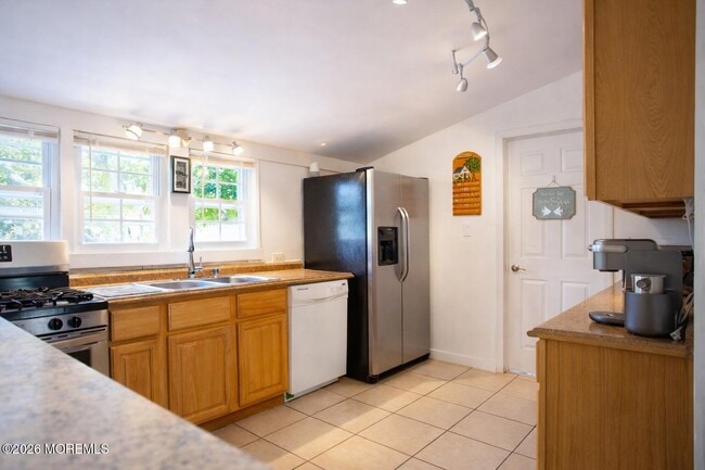 Building Photo - 201 Hamilton Ave