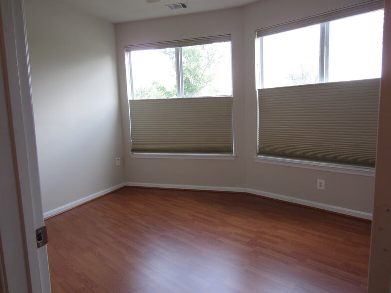Bedroom Windows - 9480 Virginia Center Blvd
