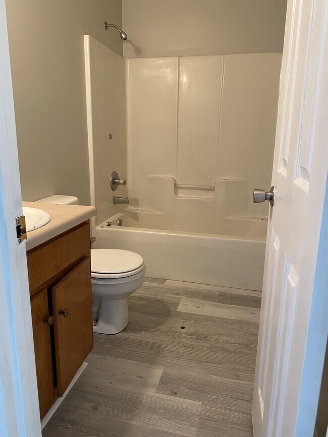 Building Photo - 22 Glass St