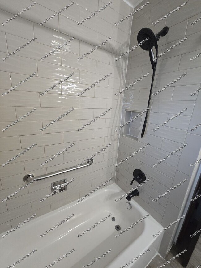 Building Photo - Updated 3 Bedroom Ranch