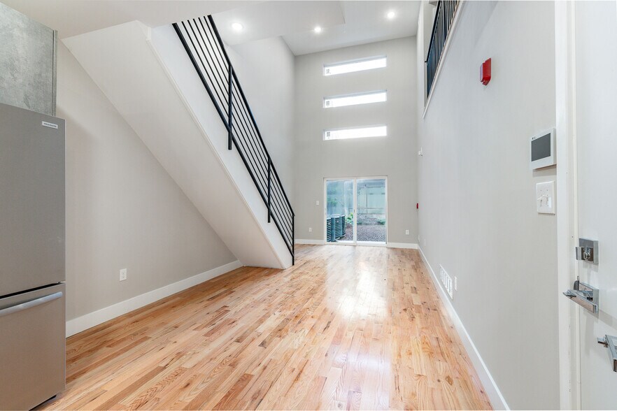 dining/living area - 1331 N 17th St