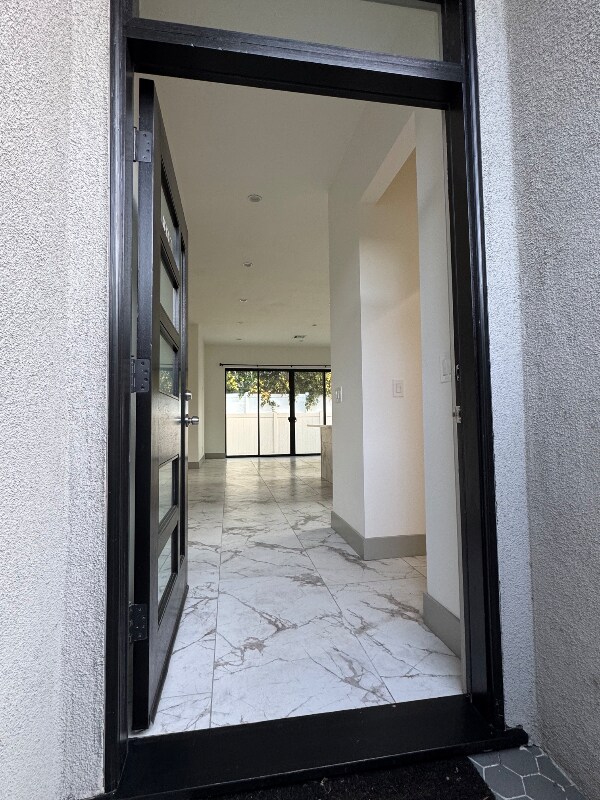 Building Photo - 15120 La Maida St