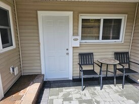 Building Photo - 440 Lockwood Dr