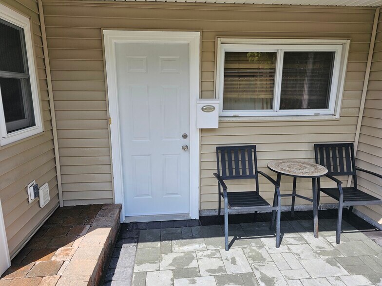 Primary Photo - 440 Lockwood Dr