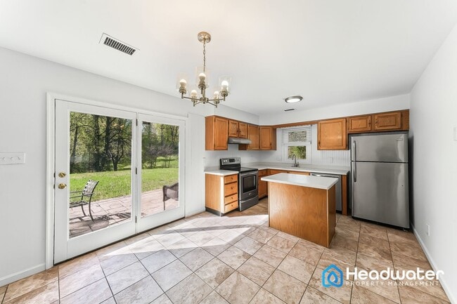 Building Photo - House for Rent in Coatesville