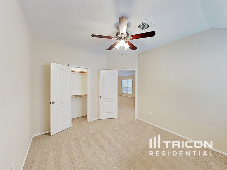 Building Photo - 9715 Haleys Comet Cir