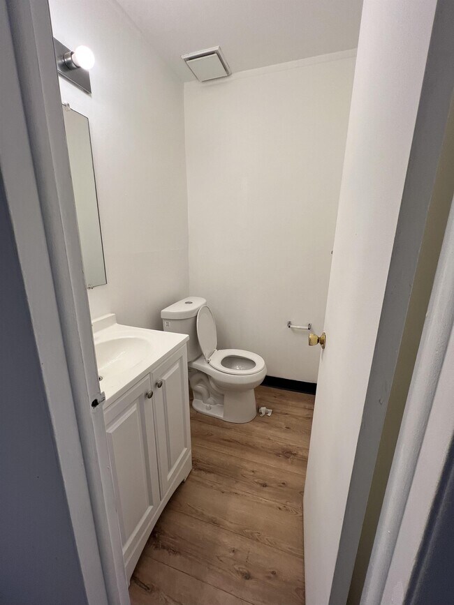 Building Photo - 24891 Mayfair St