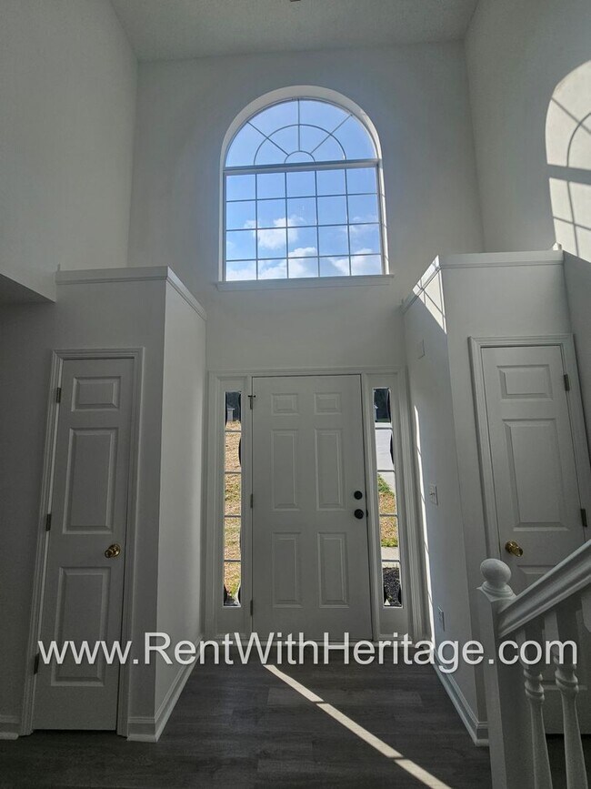 Building Photo - Gorgeous 3bd/ 2.5 bath Home in Popular Nat...