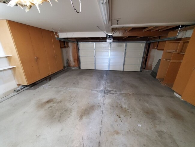 Building Photo - Beautiful Woodbridge/Lakeside Home for Lease!