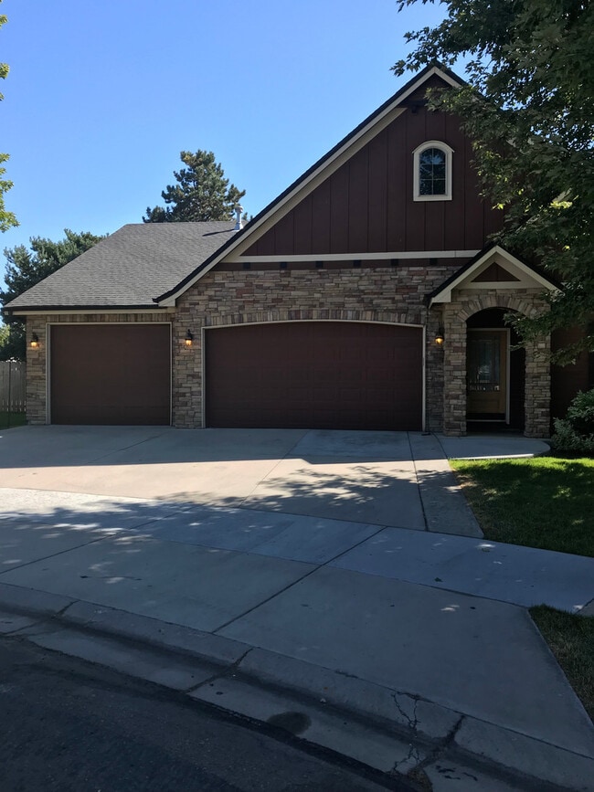 Building Photo - Beautiful home in Eagles Shadowridge subdivision