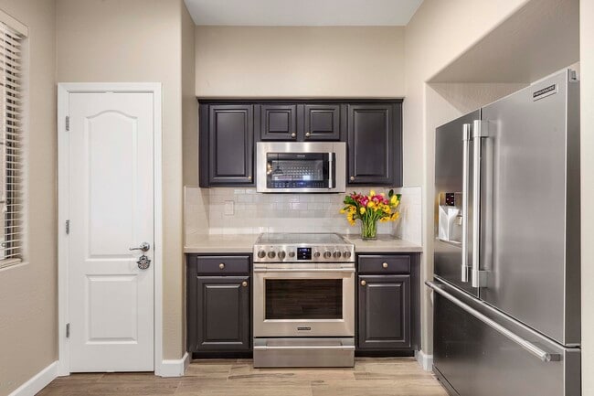 Building Photo - 3854 E Flower St