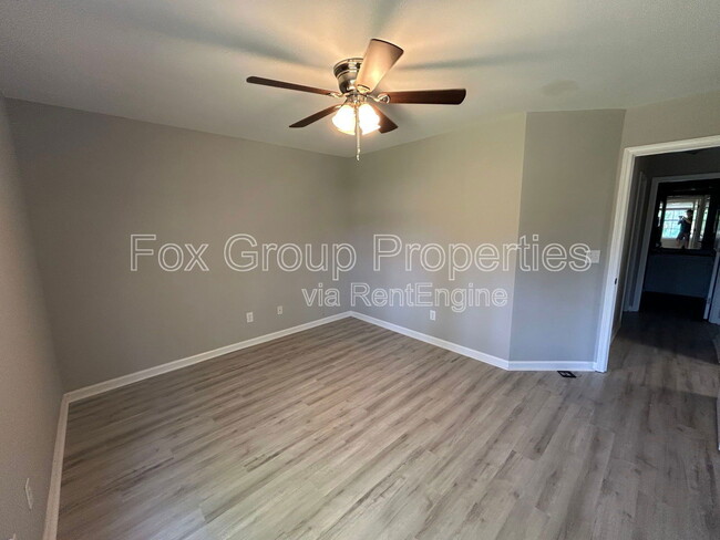 Building Photo - 401 Cedarcroft Dr