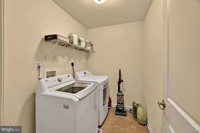 Building Photo - 6357 Walcott Ln