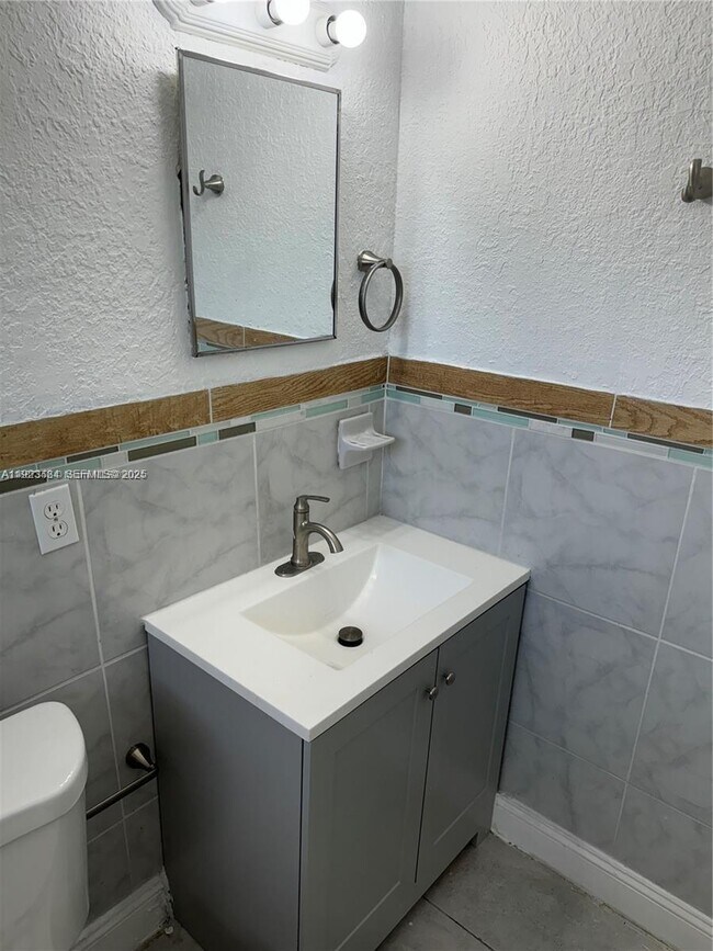 Building Photo - 1429 NE 118th Terrace