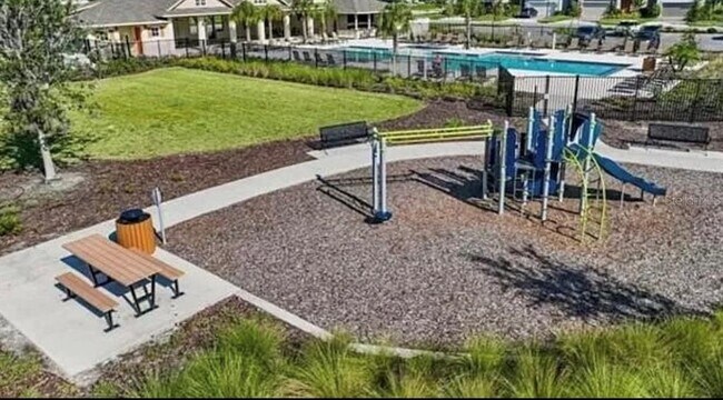 Building Photo - 8212 Crescent Oaks Dr