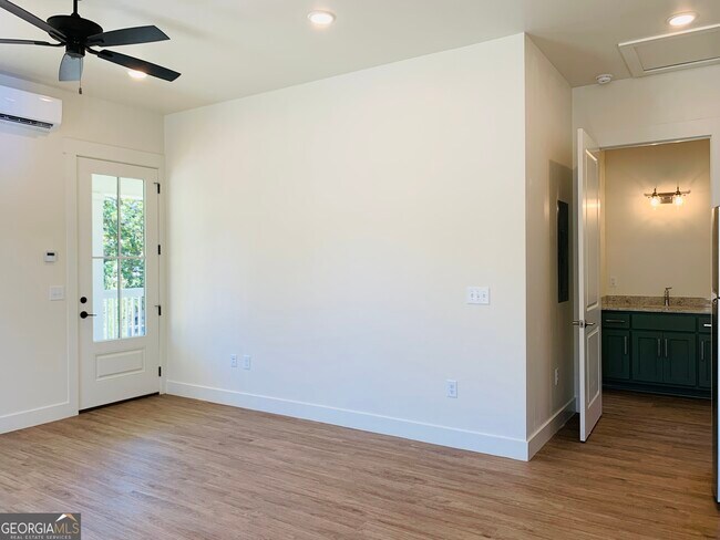 Building Photo - 1304 Brownwood Ave