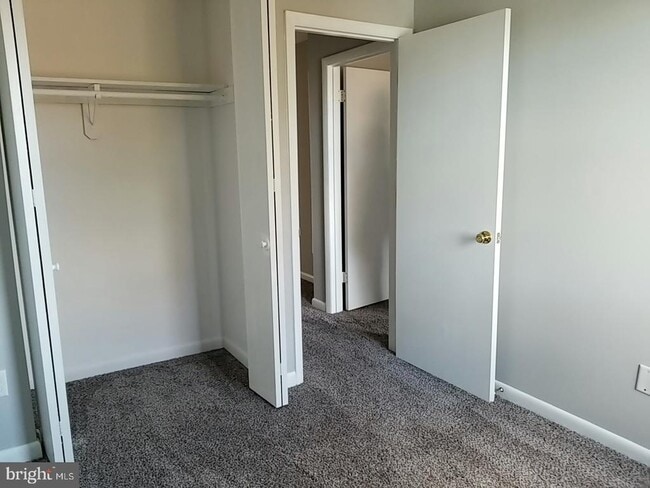 Building Photo - 142 Grand Dr