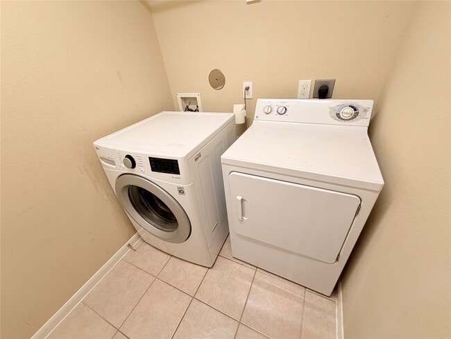 Building Photo - 8614 Brookdale Park Ln