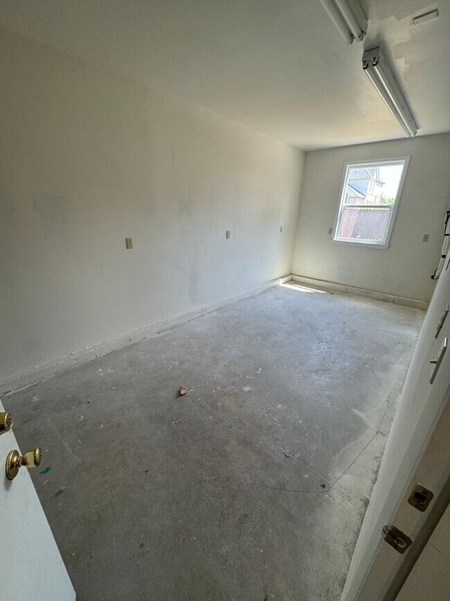 Building Photo - Charming Pet Friendly House 2 Bedroom/1.5 ...