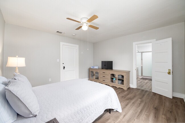 master bedroom - 418 Montecito Dr