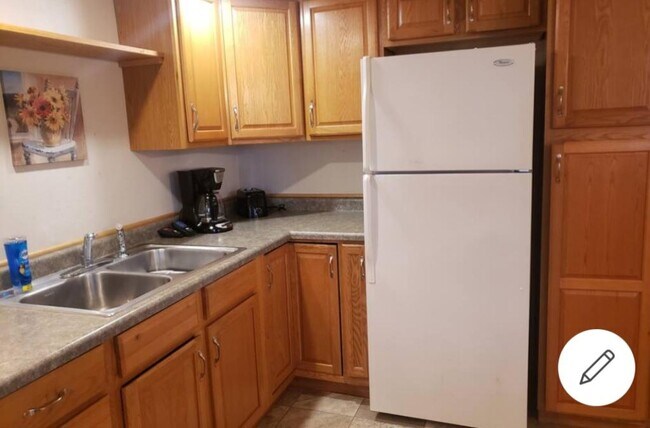 Building Photo - 555 N Pearl St