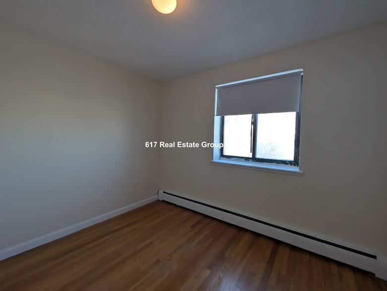 Building Photo - 122 Dustin St