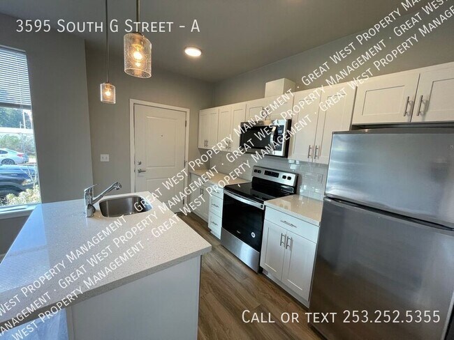 Building Photo - 3595 S G St