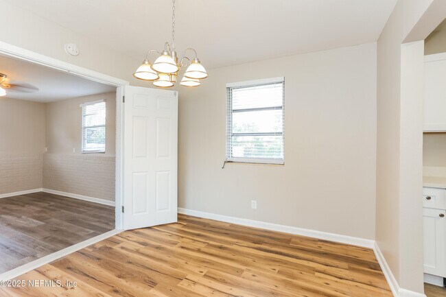 Building Photo - 6603 Syringa Ln