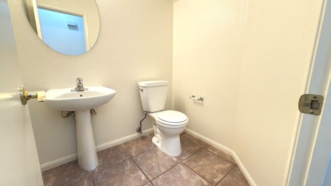 Building Photo - 10631 Streamside Ave