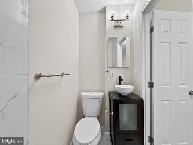 Building Photo - 7905 Greenleaf Rd