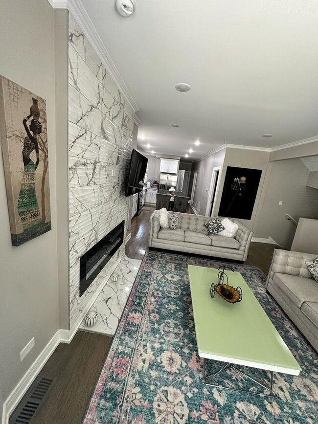 Building Photo - 6807 S Calumet Ave