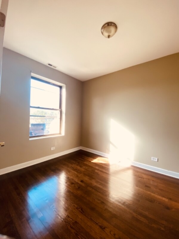 Building Photo - 4147 S Prairie Ave