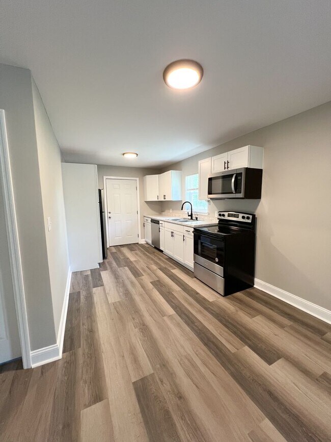 Building Photo - Renovated Home Off Madison Street – Pet Friendly!