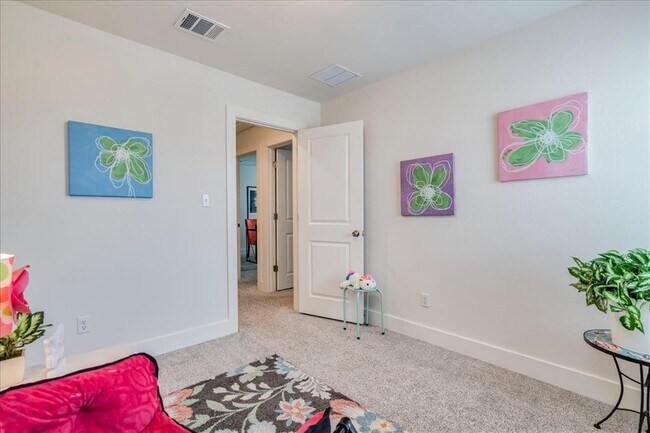 Building Photo - 439 White Steppe Way