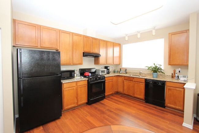 Building Photo - 260 Rosehall Dr