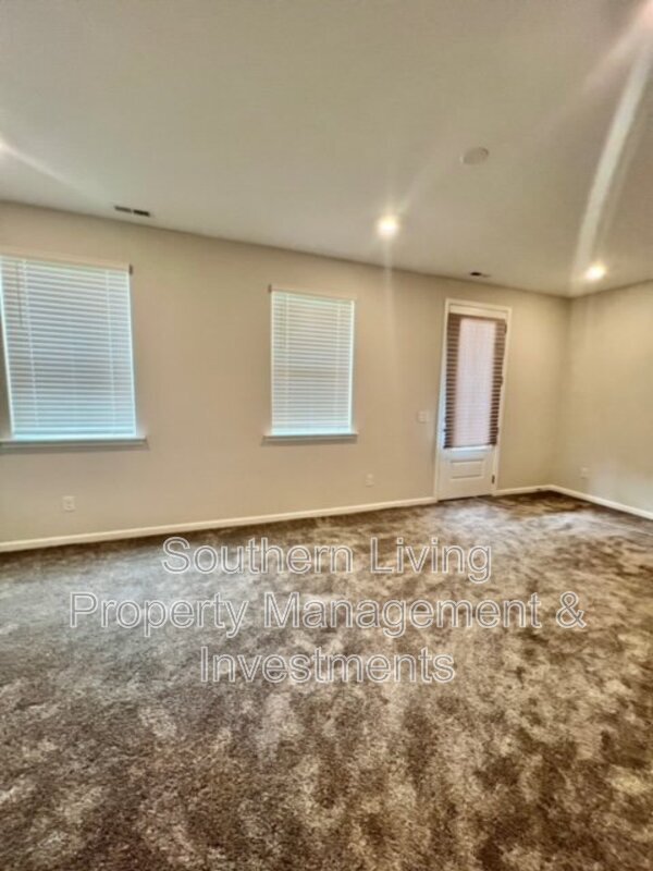 Building Photo - 6985 Waterstone Dr