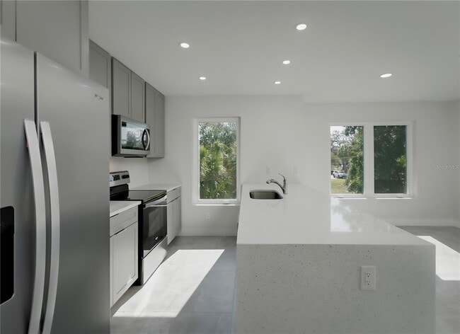 Building Photo - 310 Hibiscus St