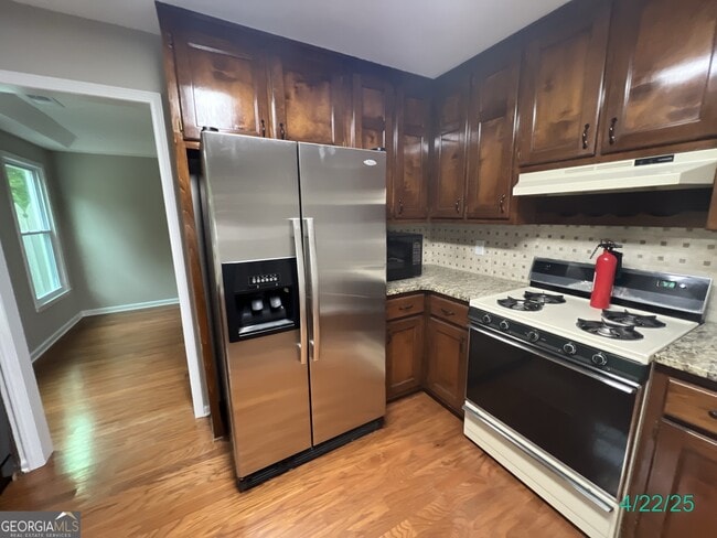 Building Photo - 716 Wilkes Dr