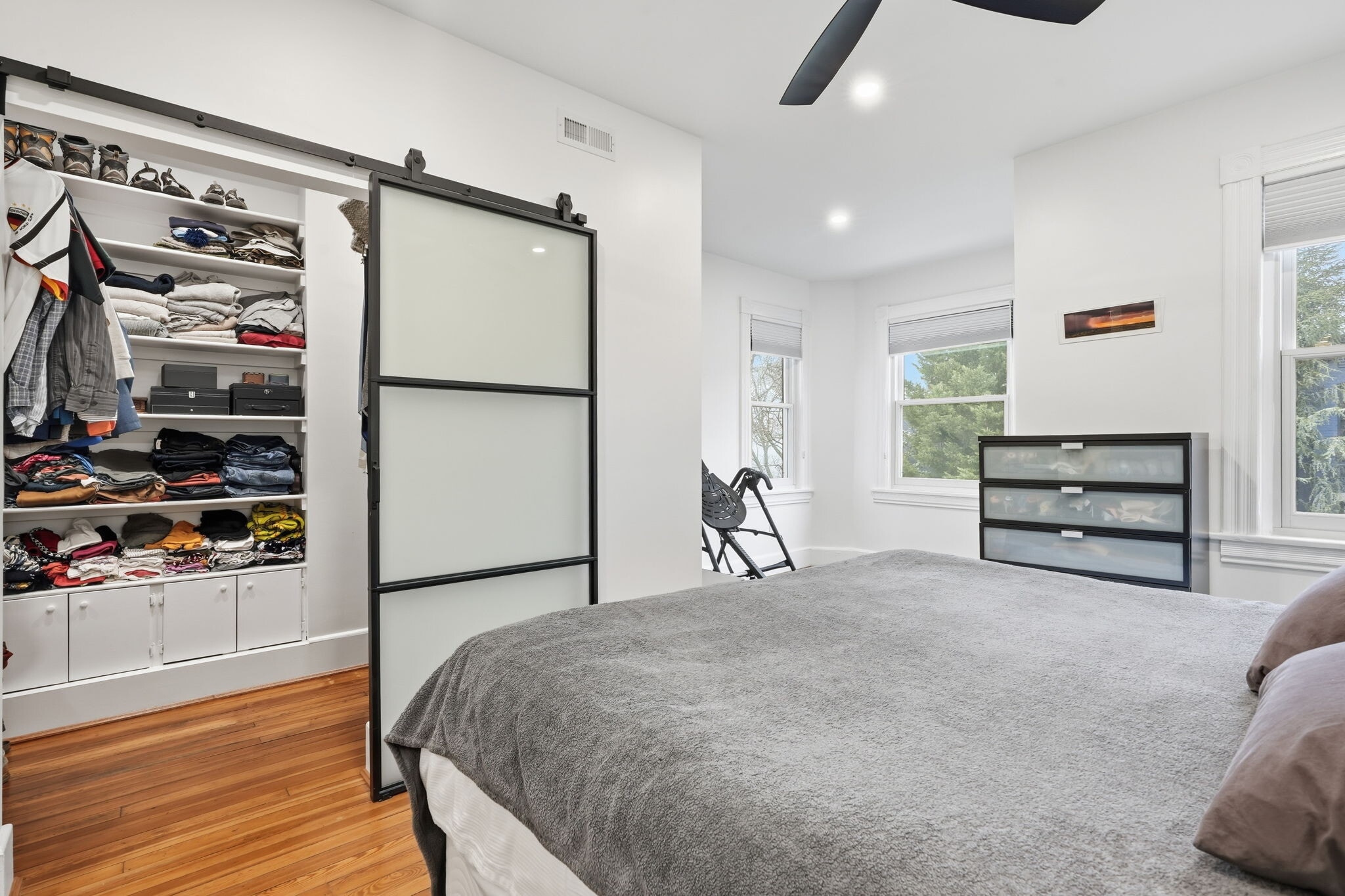 Building Photo - 502 D St NE