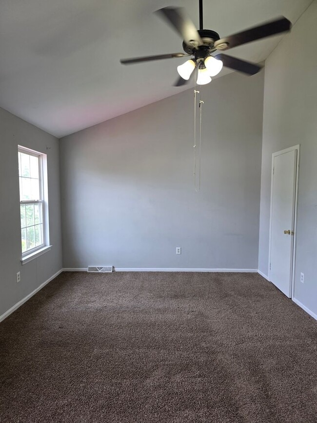 Building Photo - Townhouse in Newark/Bear Area