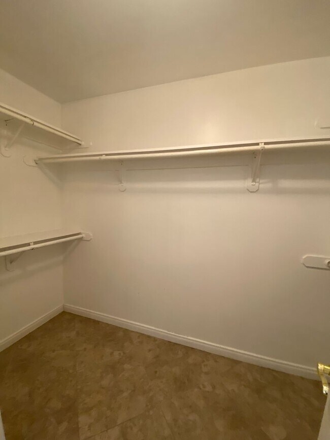 Building Photo - Gated Community of Grand Island in Seven Oaks 2 BD 2 BA Gorgeous House