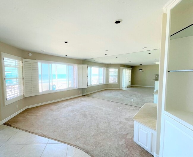 Building Photo - BEACH FRONT CONDO - Panoramic Ocean Views!