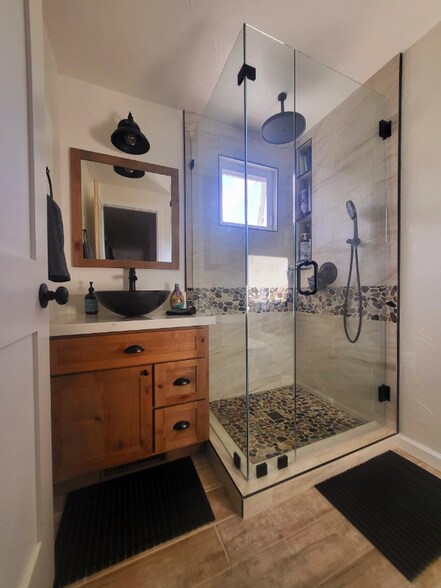 Building Photo - 209 Sandstone Dr