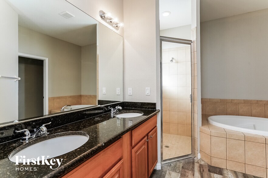 Building Photo - 1829 NW 23rd Ave