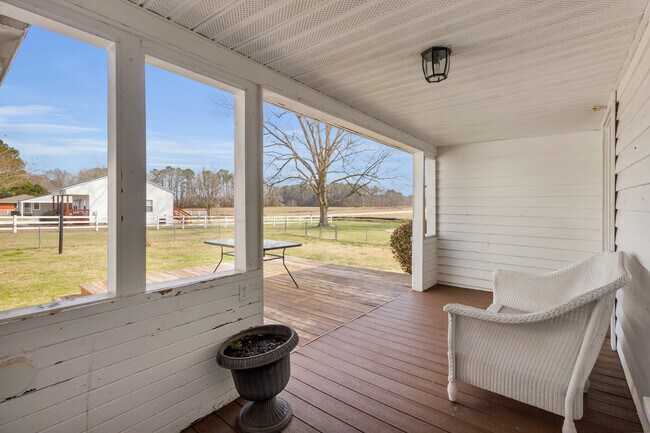 Building Photo - 801 NC-33