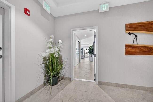 Building Photo - 41 SW Seminole St