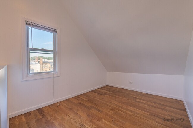Building Photo - 3328 S Emerald Ave