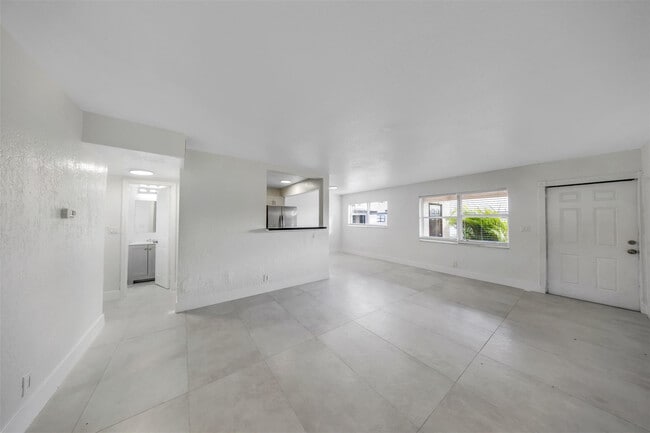 Building Photo - 20 NW 7th Ave