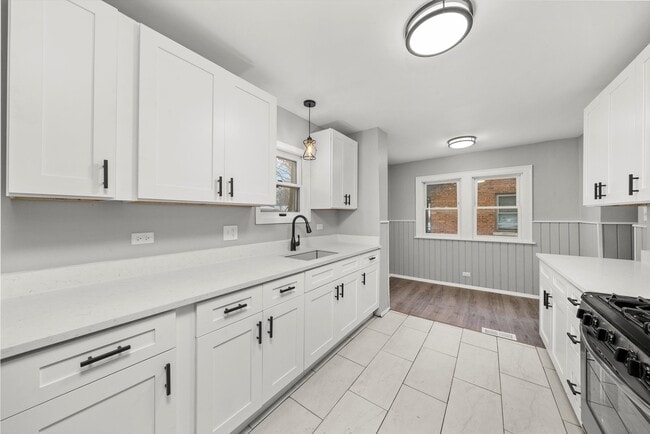 Building Photo - 2131 170th St