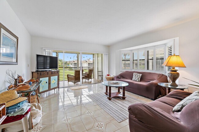 Building Photo - 755 Saturn St